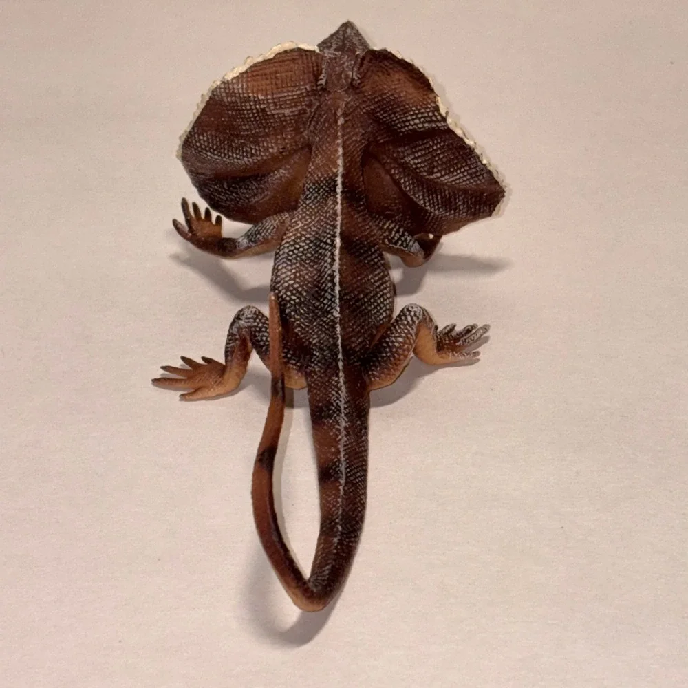 Safari Ltd Frilled Lizard Toy Figure Unisex 6.5in Brown Excellent Reptile Animal